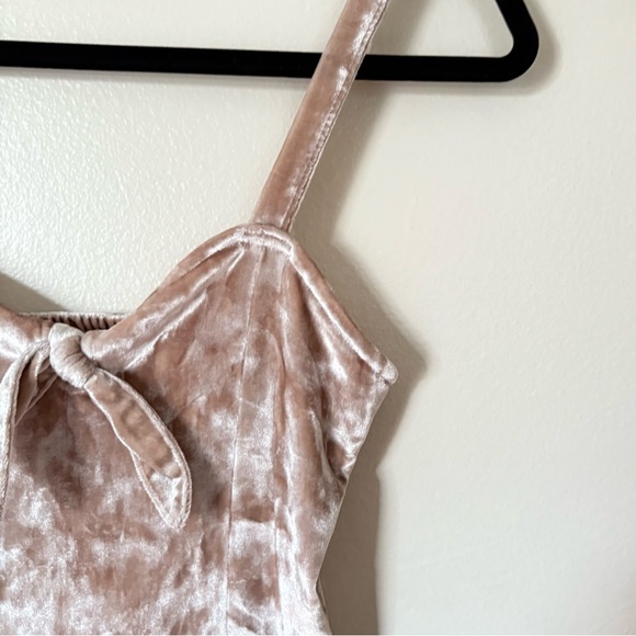 Hollister | Velvet Romper in Gold Blush | Size XS - Picture 4 of 11